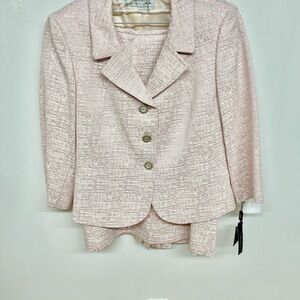 NWT. 2-Pc.Tahari Suit. Light Pink Textured Women's size 12